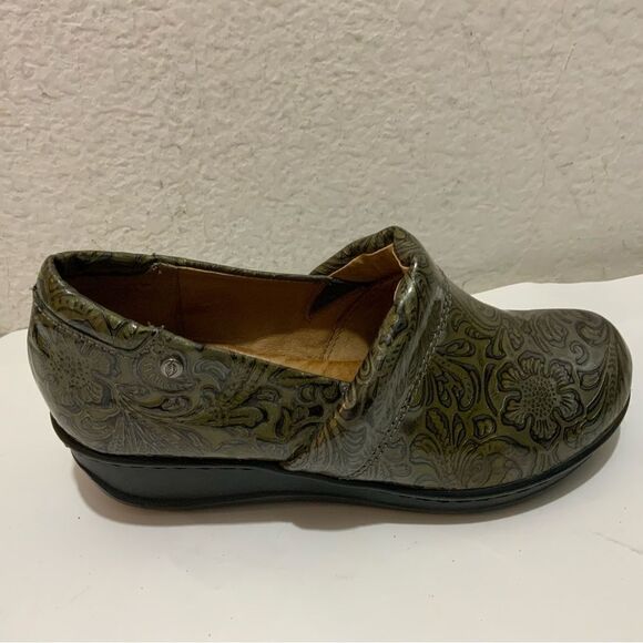 Women’s Nurture Embossed Tooled Brown/Bronze Heel wedge Size 6M - Picture 2 of 10